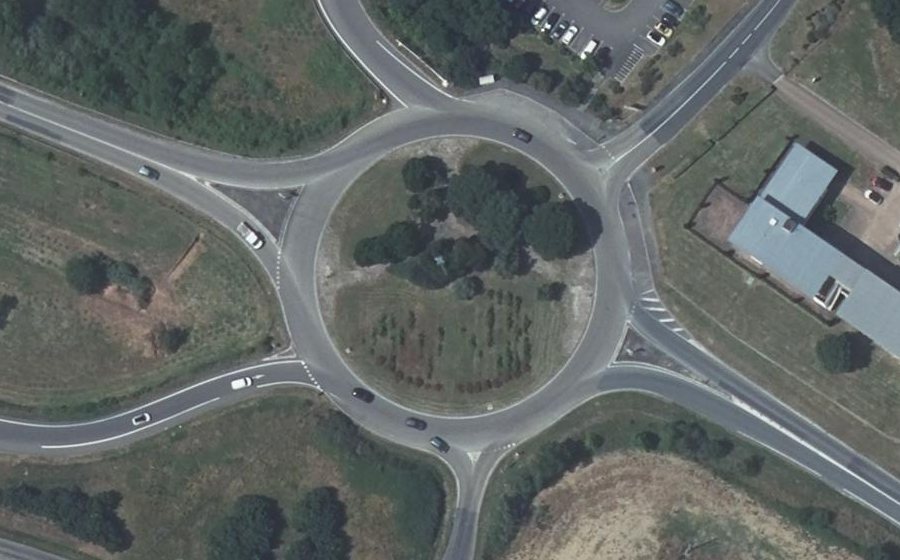 Vue aérienne du Rond-point anonyme n°26182253