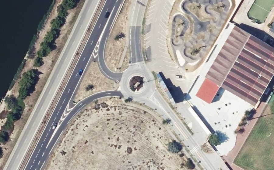 Vue aérienne du Rond-point anonyme n°26183894