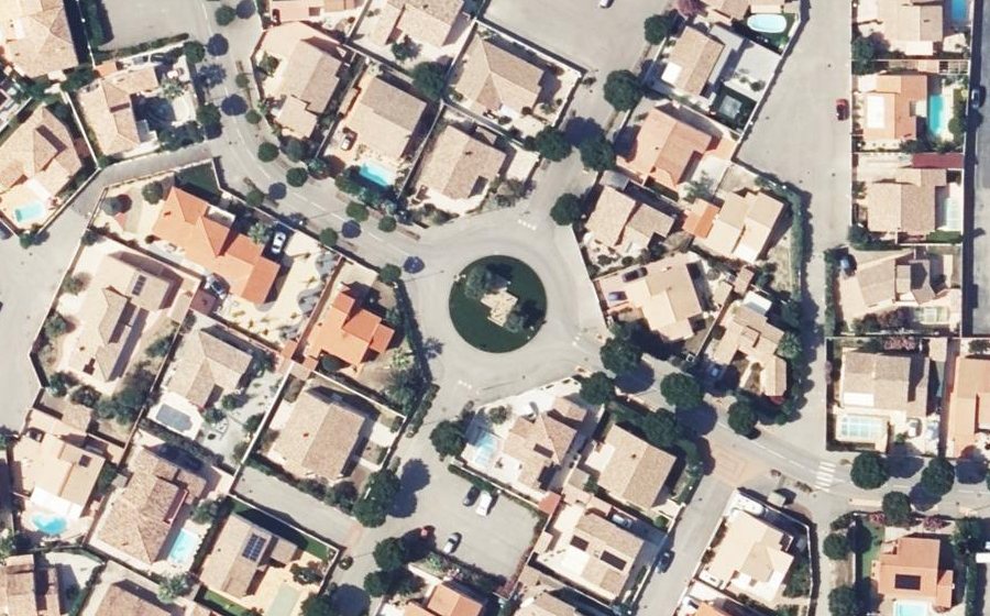 Vue aérienne du Rond-point anonyme n°26183918