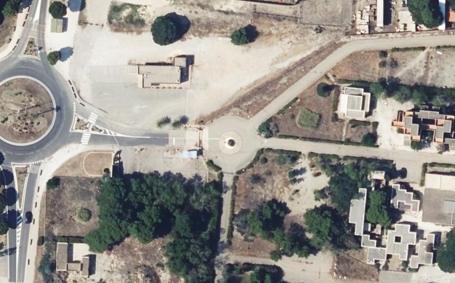 Vue aérienne du Rond-point anonyme n°26186170