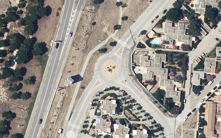 Vue aérienne du Rond-point anonyme n°26186175