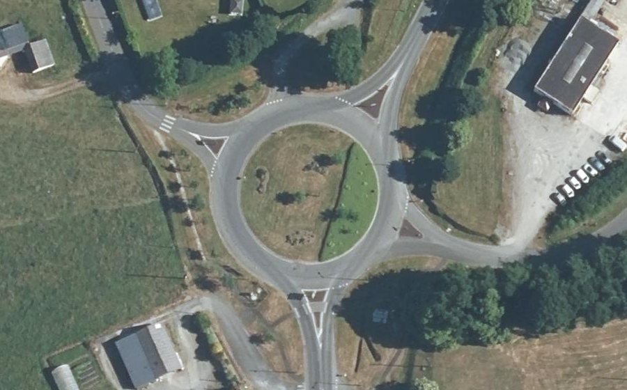 Vue aérienne du Rond-point anonyme n°26189771