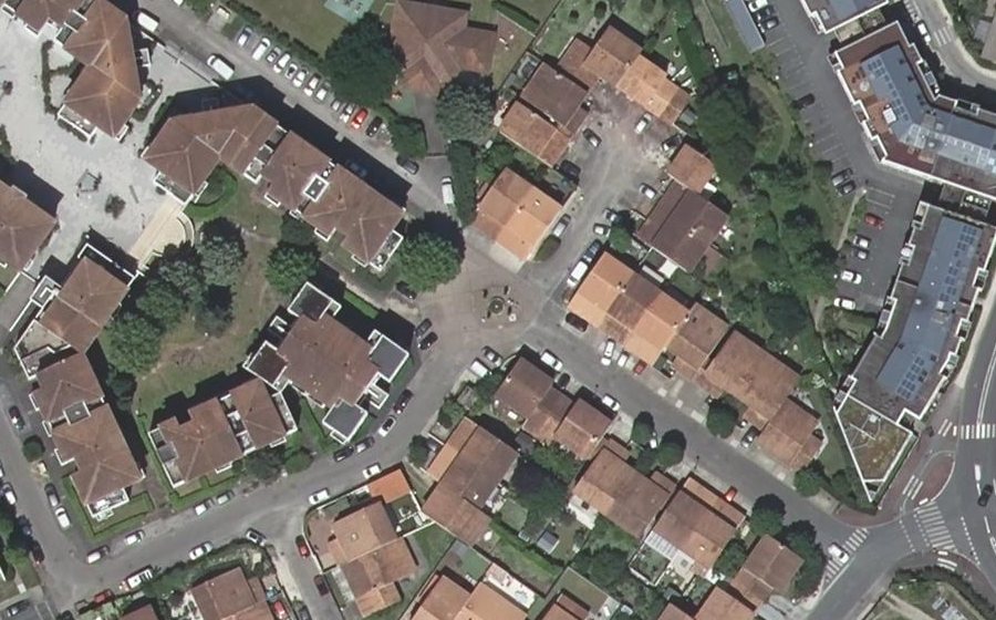 Vue aérienne du Rond-point anonyme n°26191646