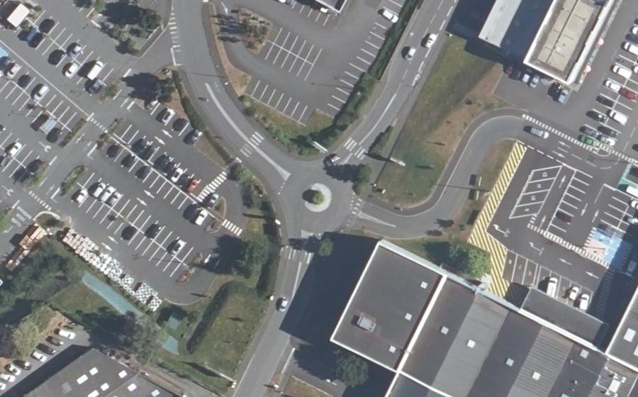 Vue aérienne du Rond-point anonyme n°261917010