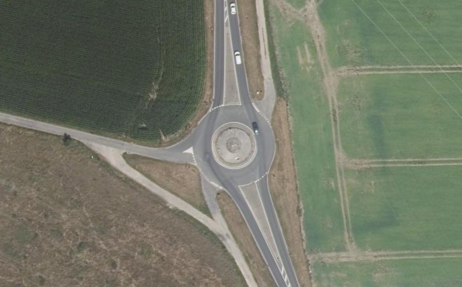 Vue aérienne du Rond-point anonyme n°26192799