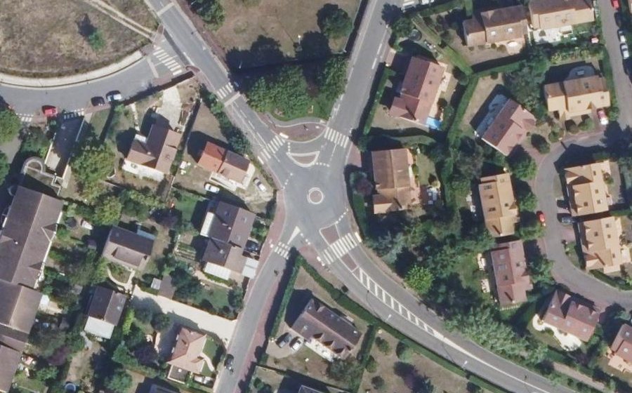 Vue aérienne du Rond-point anonyme n°26194930
