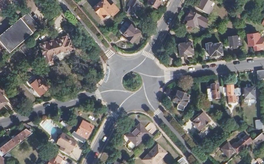 Vue aérienne du Rond-point anonyme n°26198886