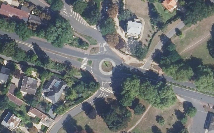 Vue aérienne du Rond-point anonyme n°26202554