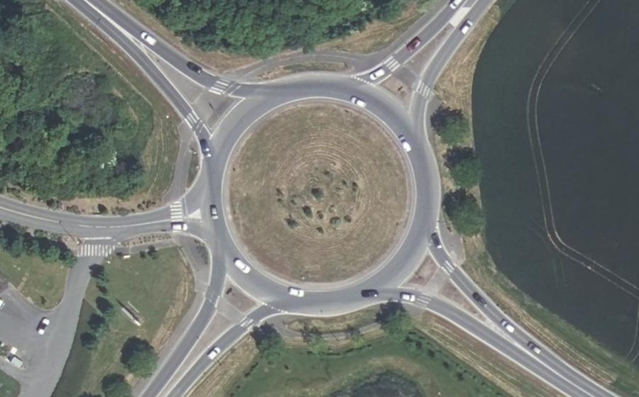 Vue aérienne du Rond-point anonyme n°26204205