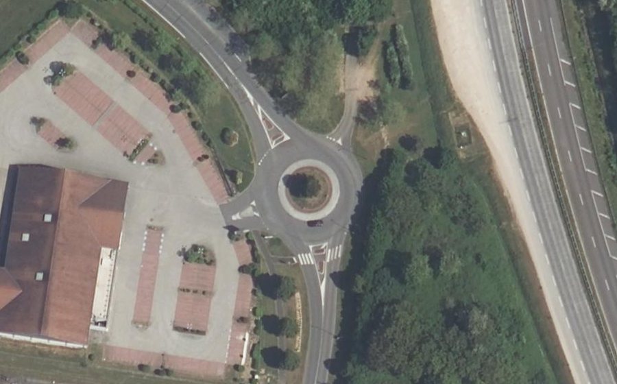 Vue aérienne du Rond-point anonyme n°26205212