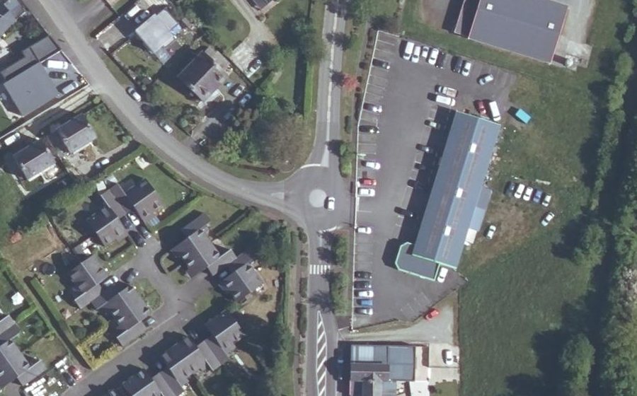 Vue aérienne du Rond-point anonyme n°262086258