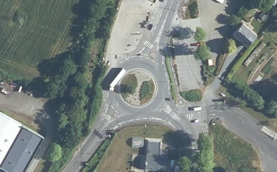 Vue aérienne du Rond-point anonyme n°262086262