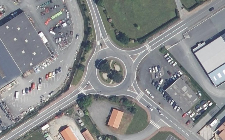 Vue aérienne du Rond-point anonyme n°26209334