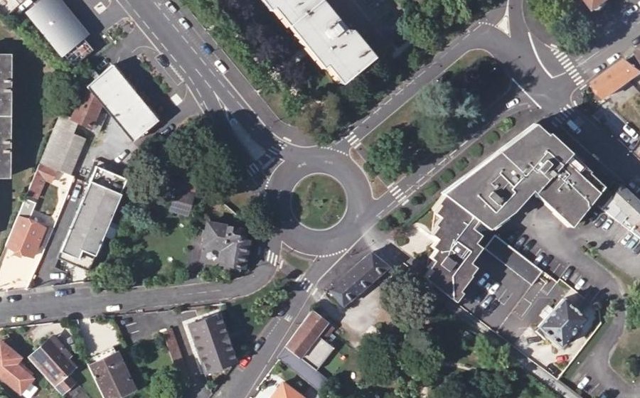 Vue aérienne du Rond-point anonyme n°26209483