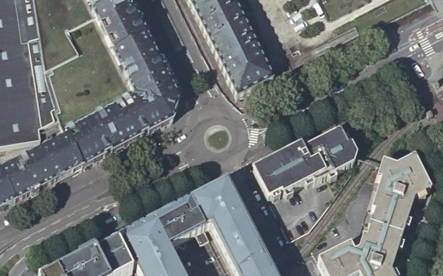 Vue aérienne du Rond-point anonyme n°26209955