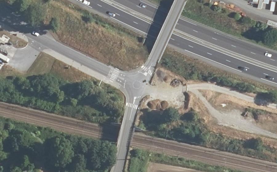 Vue aérienne du Rond-point anonyme n°262106180
