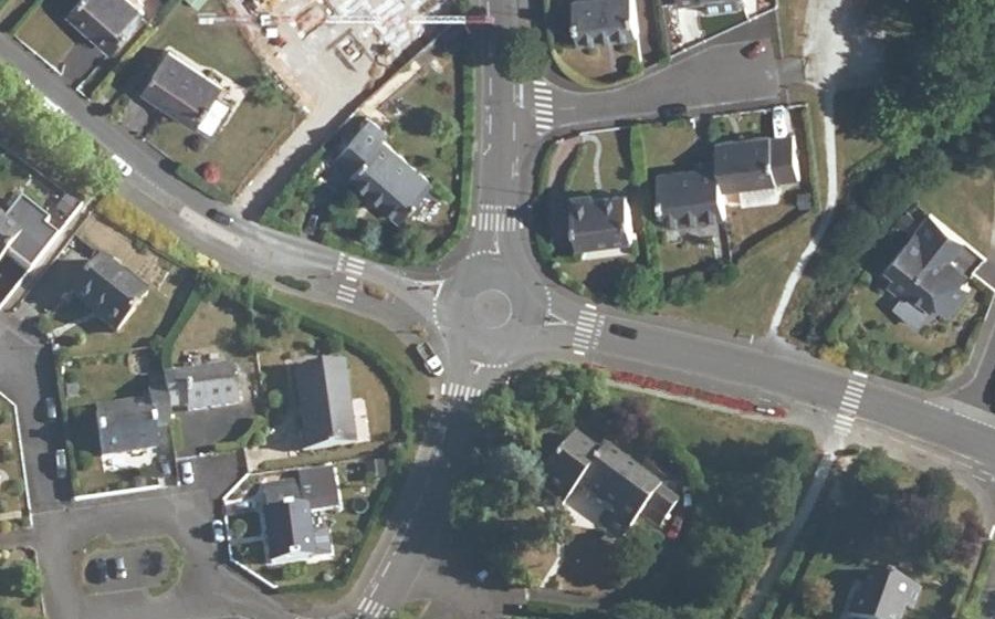 Vue aérienne du Rond-point anonyme n°262106188