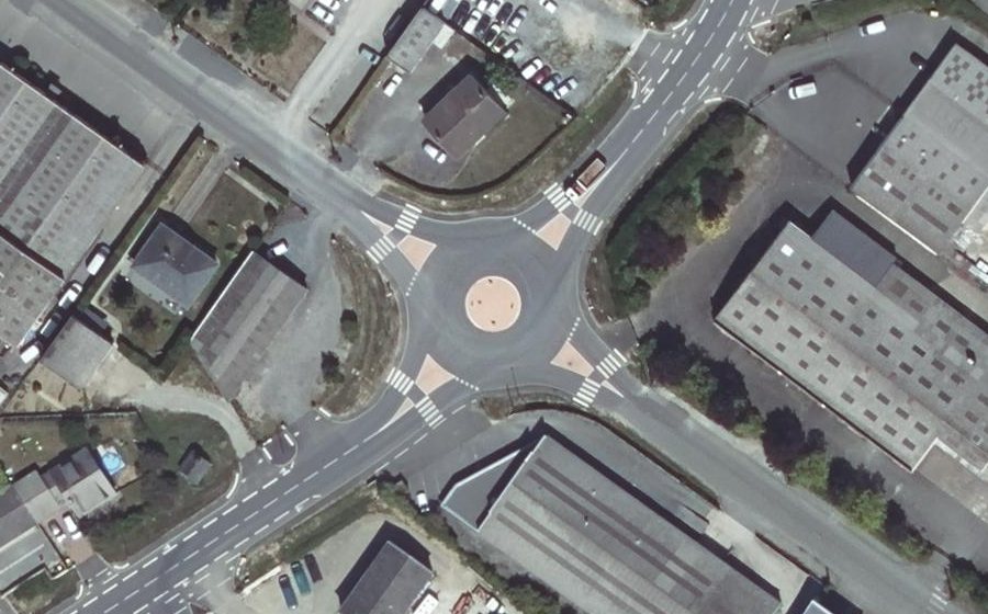 Vue aérienne du Rond-point anonyme n°26211321