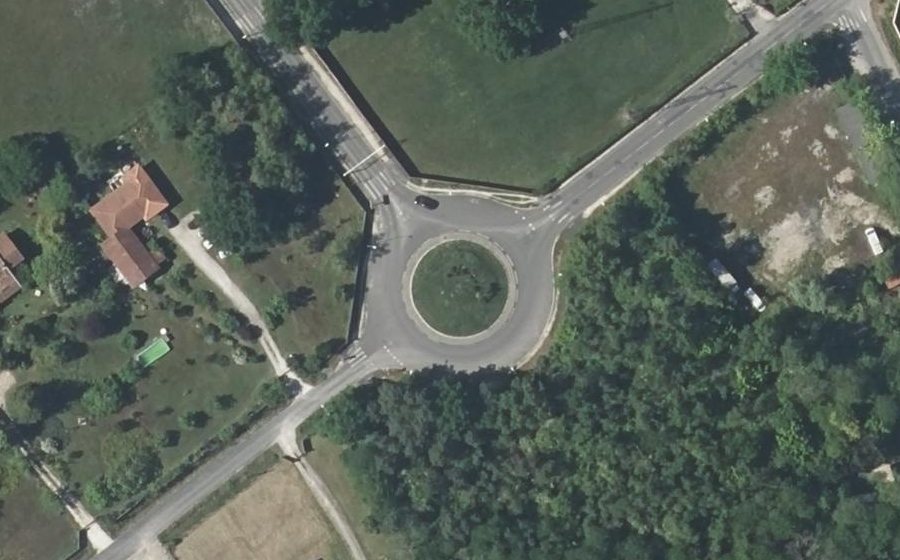 Vue aérienne du Rond-point anonyme n°26216796
