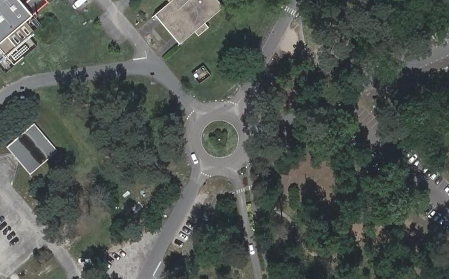 Vue aérienne du Rond-point anonyme n°26216802