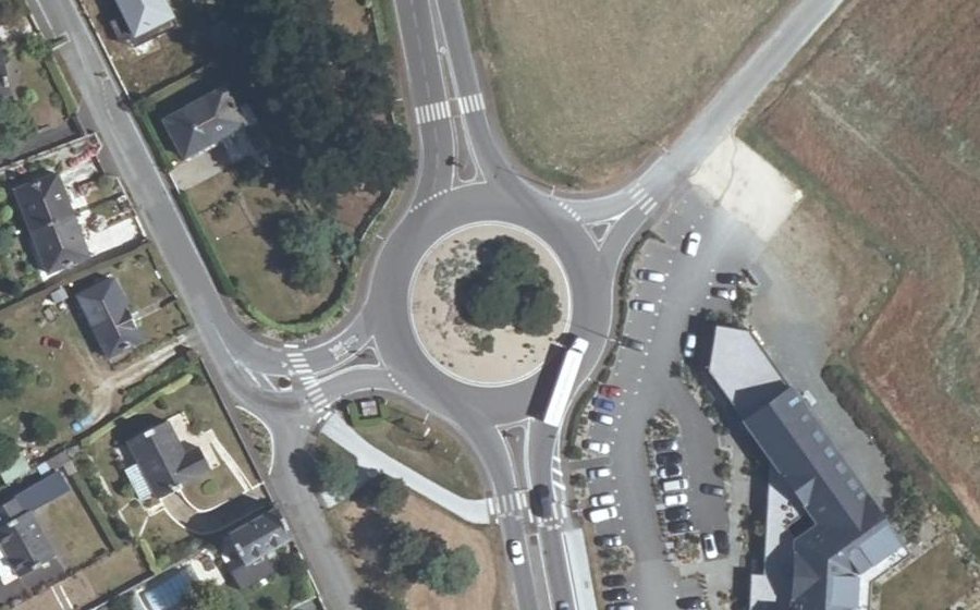 Vue aérienne du Rond-point anonyme n°26220751