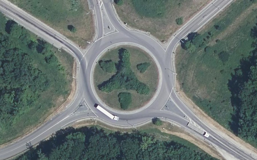 Vue aérienne du Rond-point anonyme n°26222767