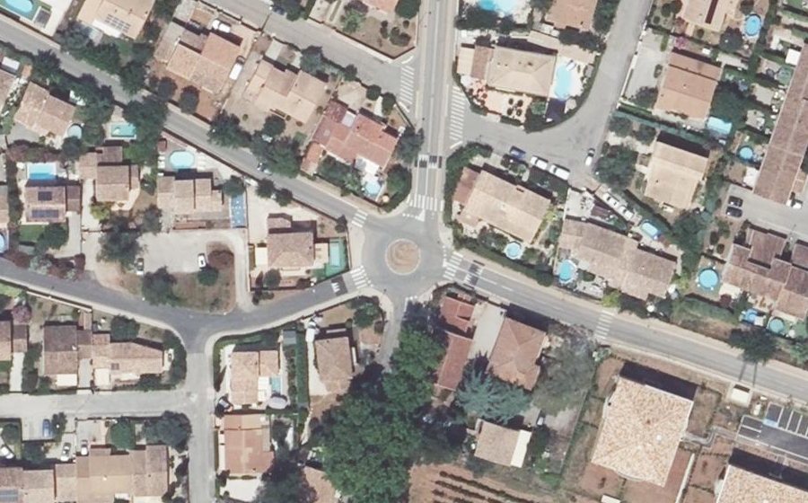 Vue aérienne du Rond-point anonyme n°262265288