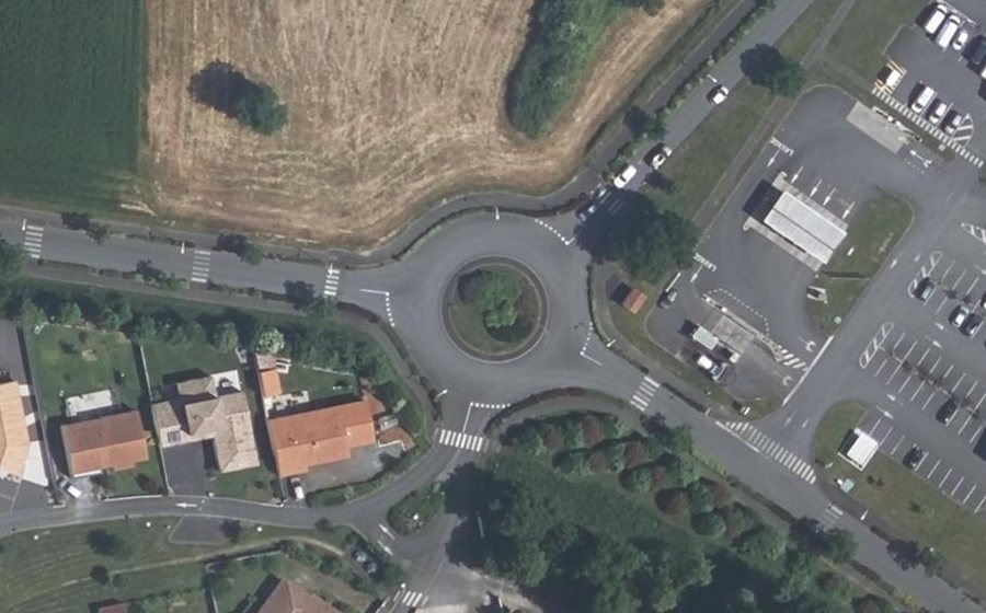 Vue aérienne du Rond-point anonyme n°26229986