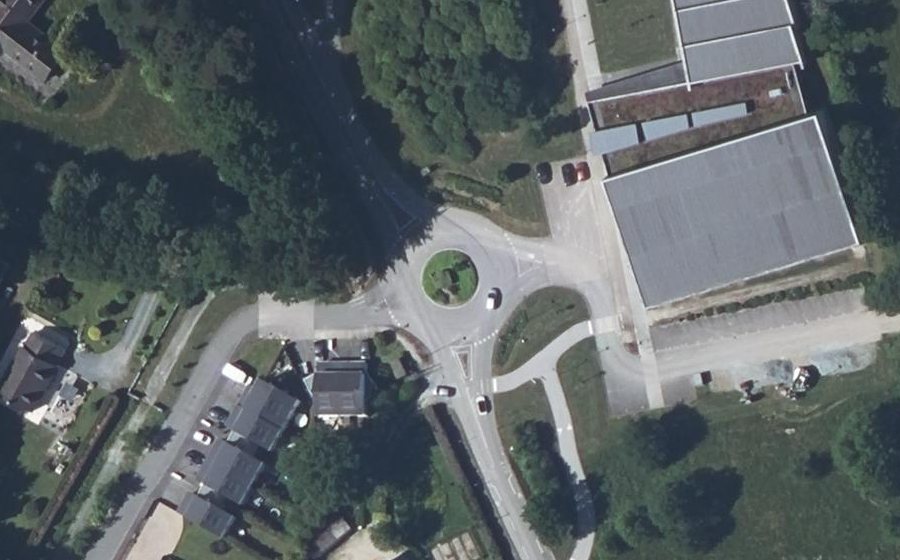 Vue aérienne du Rond-point anonyme n°262335353