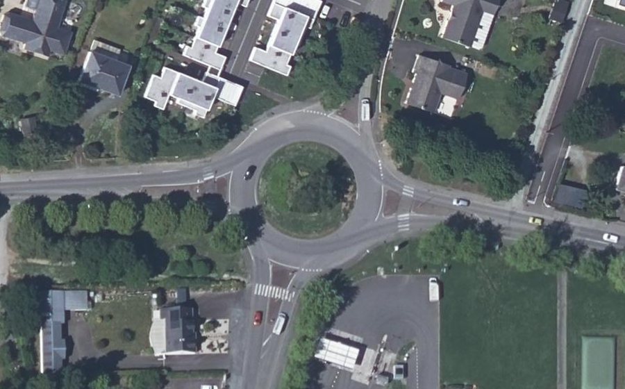 Vue aérienne du Rond-point anonyme n°262342502