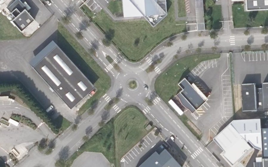 Vue aérienne du Rond-point anonyme n°262342758