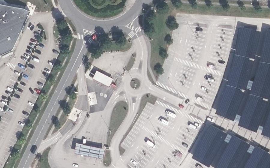 Vue aérienne du Rond-point anonyme n°262398991