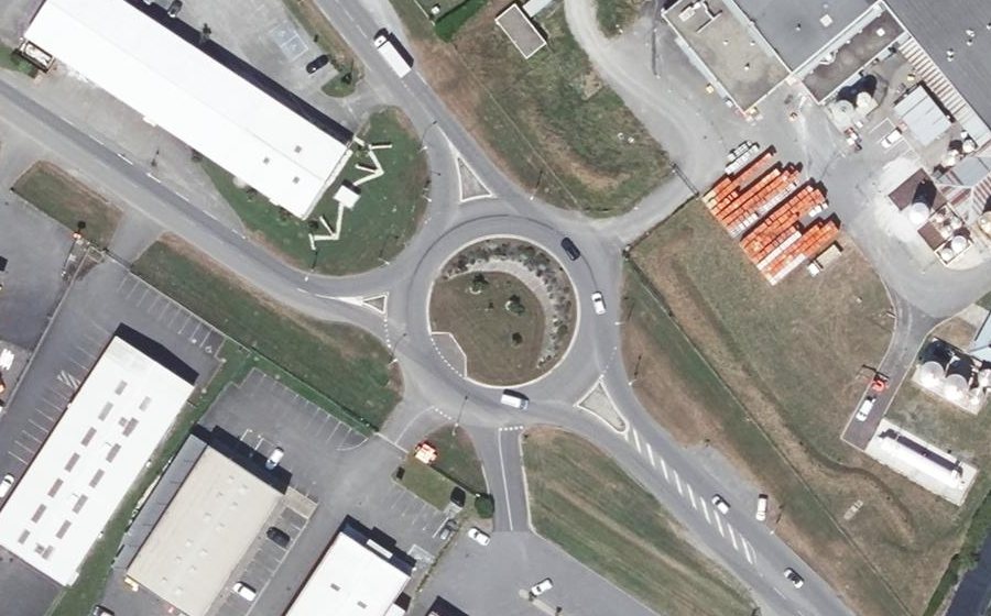 Vue aérienne du Rond-point anonyme n°26242652