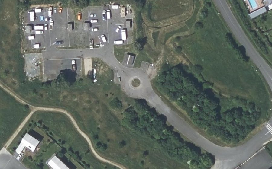 Vue aérienne du Rond-point anonyme n°262448839