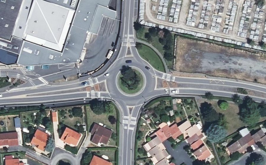 Vue aérienne du Rond-point anonyme n°26251710