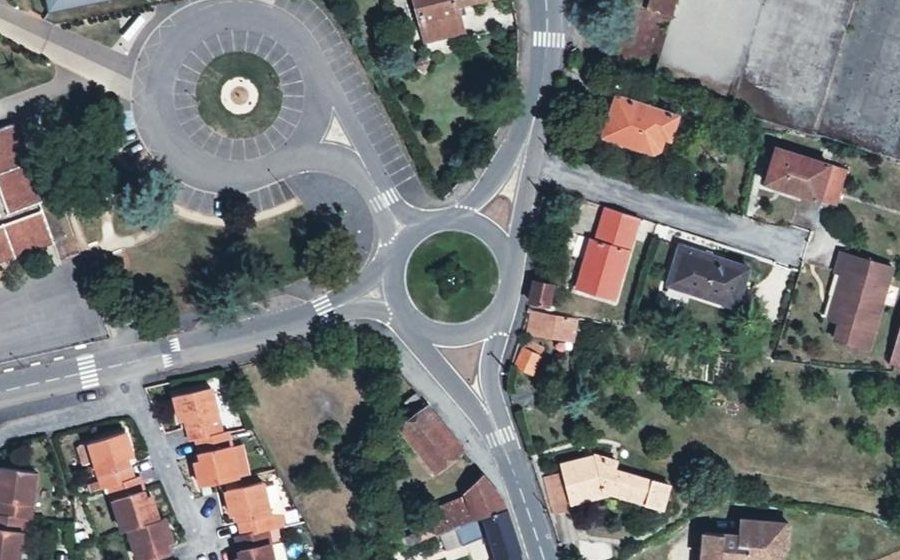Vue aérienne du Rond-point anonyme n°26251737