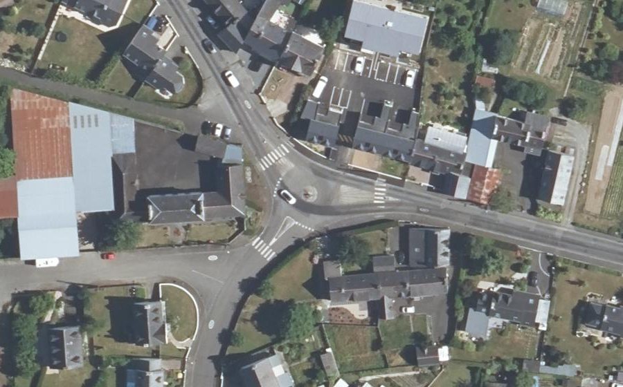 Vue aérienne du Rond-point anonyme n°262517844