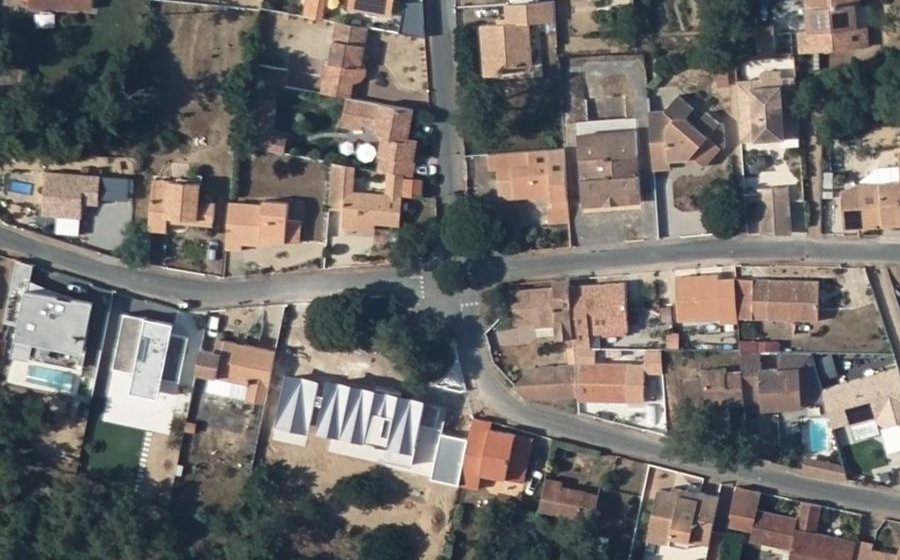 Vue aérienne du Rond-point anonyme n°262518711