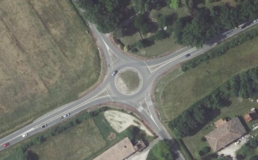 Vue aérienne du Rond-point anonyme n°262547887