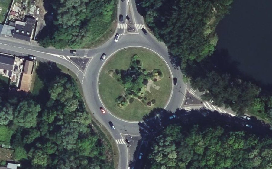 Vue aérienne du Rond-point anonyme n°26257933
