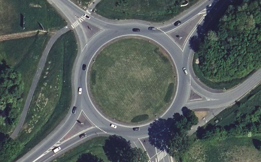 Vue aérienne du Rond-point anonyme n°26257935