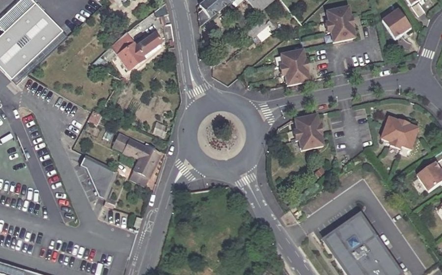 Vue aérienne du Rond-point anonyme n°26258671