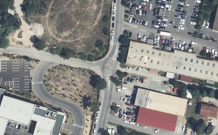 Vue aérienne du Rond-point anonyme n°262680231