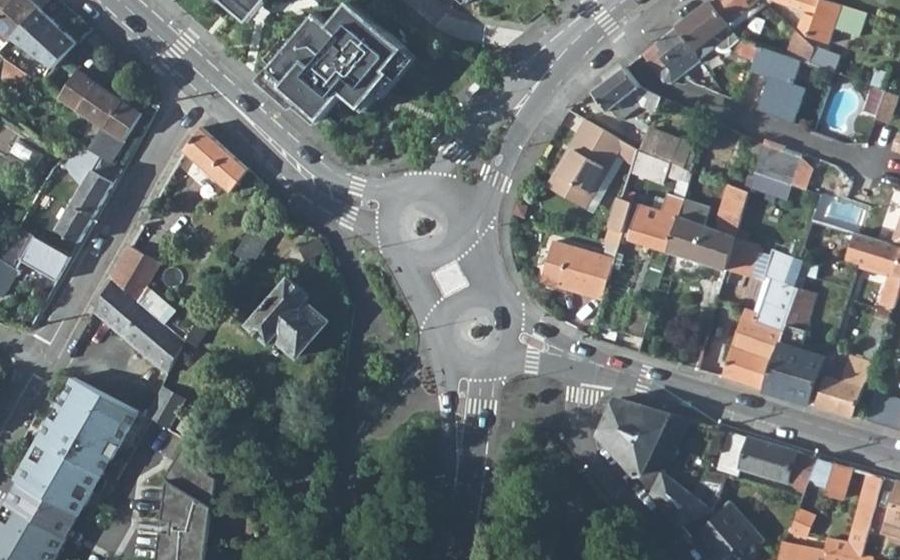 Vue aérienne du Rond-point anonyme n°26268132