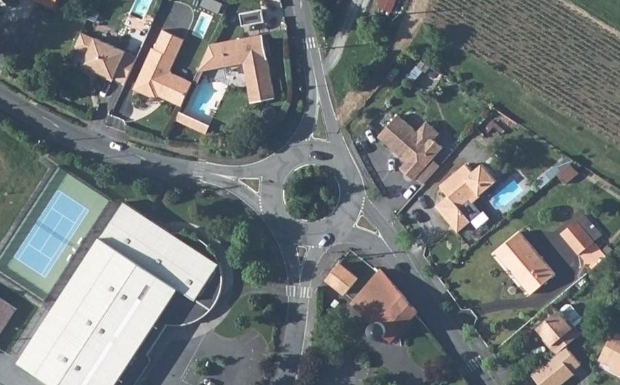 Vue aérienne du Rond-point anonyme n°26268725