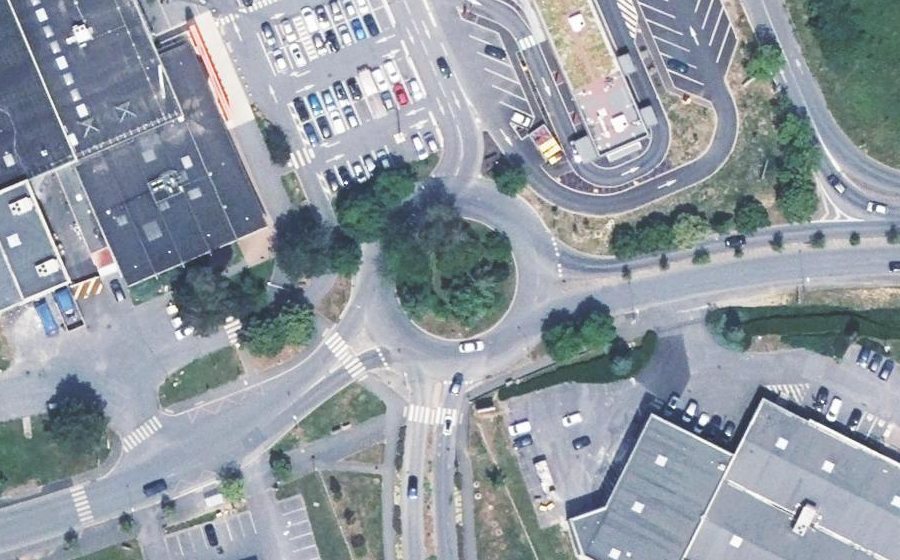 Vue aérienne du Rond-point anonyme n°26282176