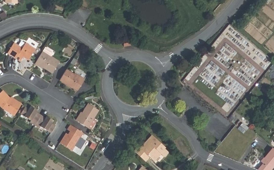 Vue aérienne du Rond-point anonyme n°26284577