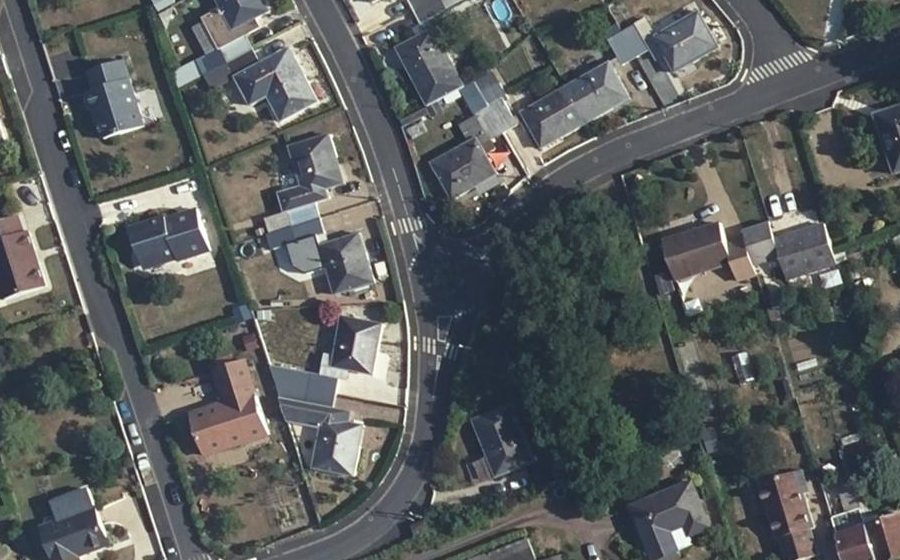 Vue aérienne du Rond-point anonyme n°262865129