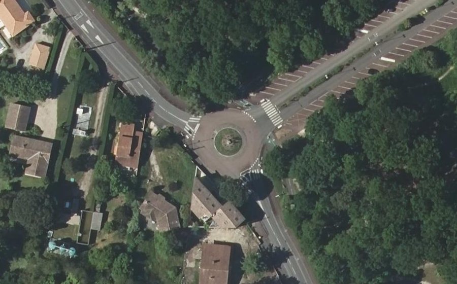Vue aérienne du Rond-point anonyme n°26299420