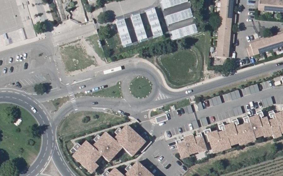 Vue aérienne du Rond-point anonyme n°263015491